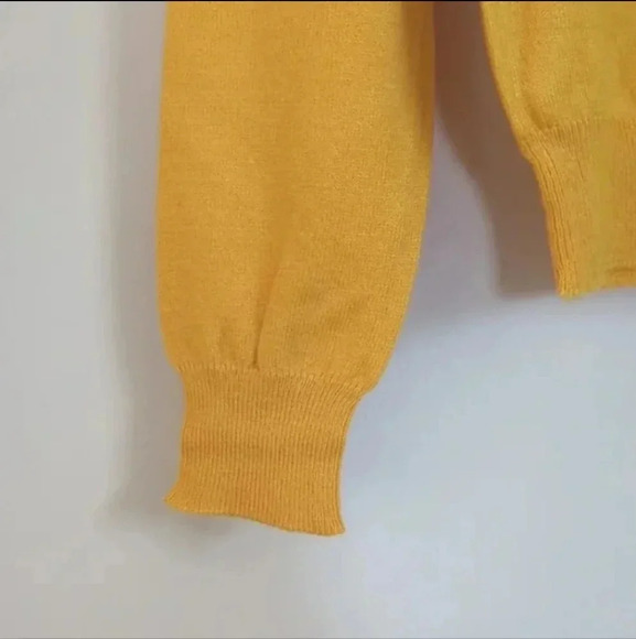🌴2/$25🌴UNIQ | Mustard Yellow Lightweight Stretchy Cutout Sweater Size Small - Picture 3 of 4